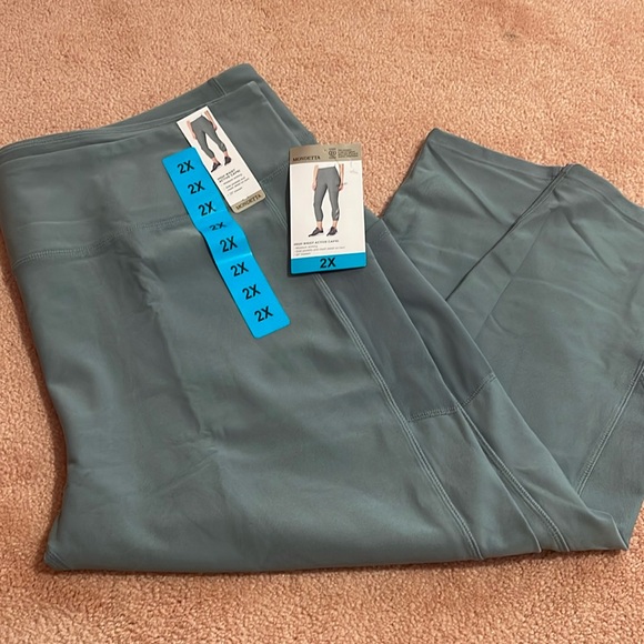 MONDETTA high waisted women’s active Capri(no offer unless you bundle please ) - Picture 1 of 17
